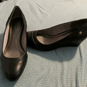 8w life stride memory foam black wedge